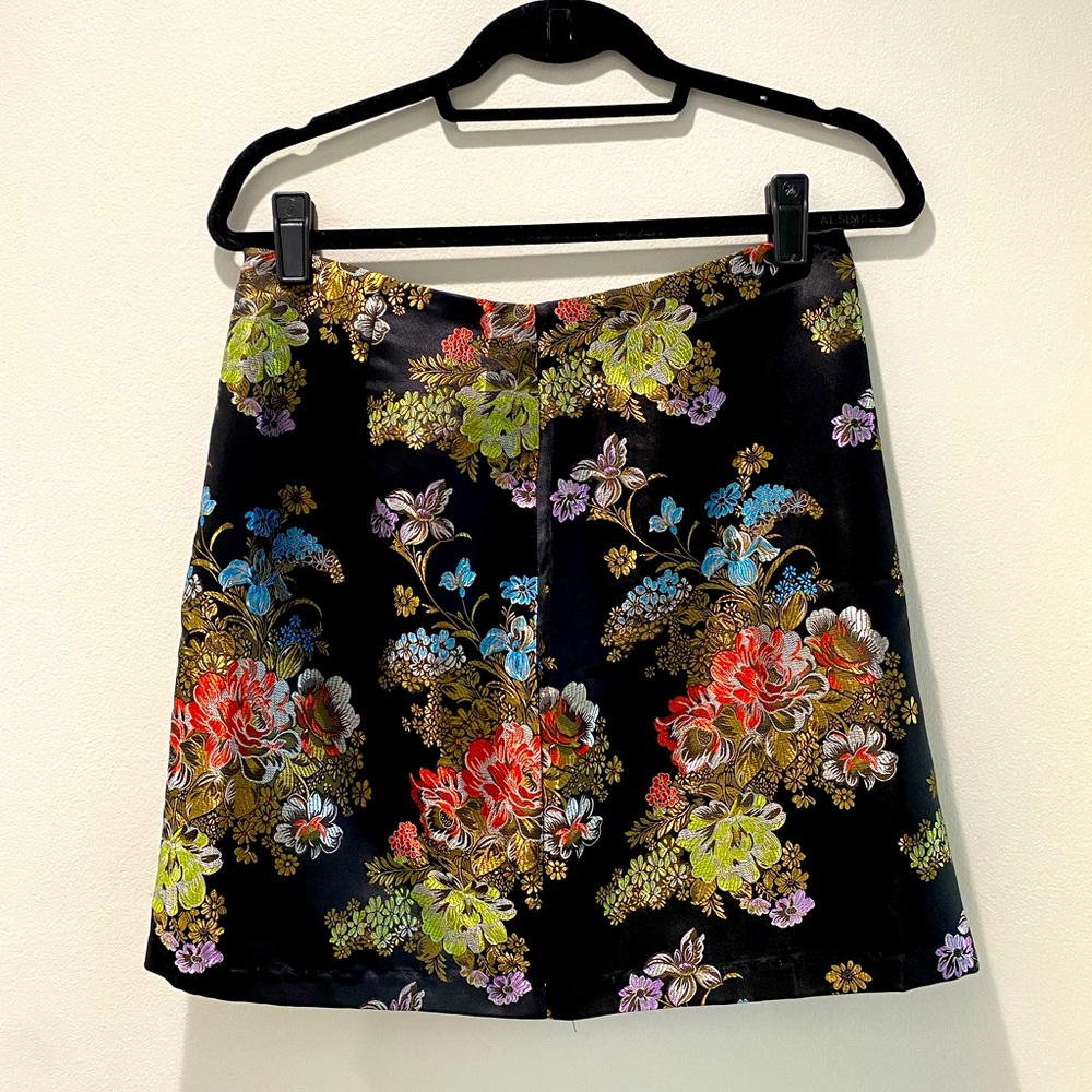 NWT floral stitched black mini skirt SIZE M